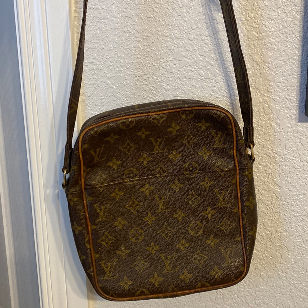Louis V crossbody bag